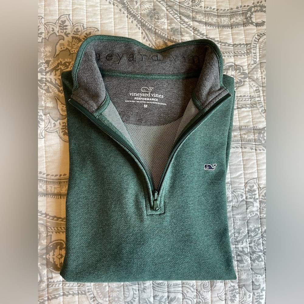 NWOT- Men’s long sleeved Vineyard Vines 1/4 zip